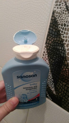 Шампунь Sanosan baby - хороший гипоаллергенный шампунь для детей с рождения.