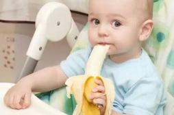 Когда в рацион ребенка можно вводить банан?