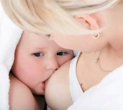 Дети, которых долго кормят грудью, бывают зависимы от мамы?