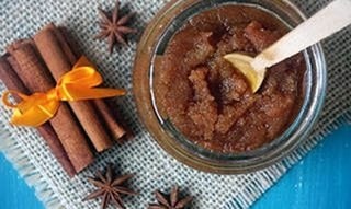 Антицеллитный скраб из корицы