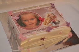 Торт с изображением ребёнка.