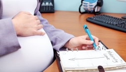 Как сообщить о беременности на работе? И когда?